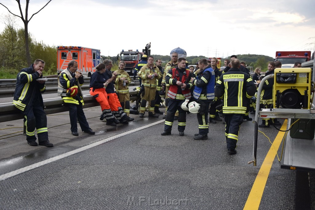 VU Gefahrgut LKW umgestuerzt A 4 Rich Koeln Hoehe AS Gummersbach P134.JPG - Miklos Laubert